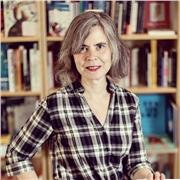 ¿Quieres mejorar tu redacción, tus dotes de comunicación y potenciar la creatividad literaria individualmente o con tu equipo? Escríbeme. Soy escritora y periodista, y busco completar mis ingresos mediante un trabajo en remoto mientras trabajo en mi nueva